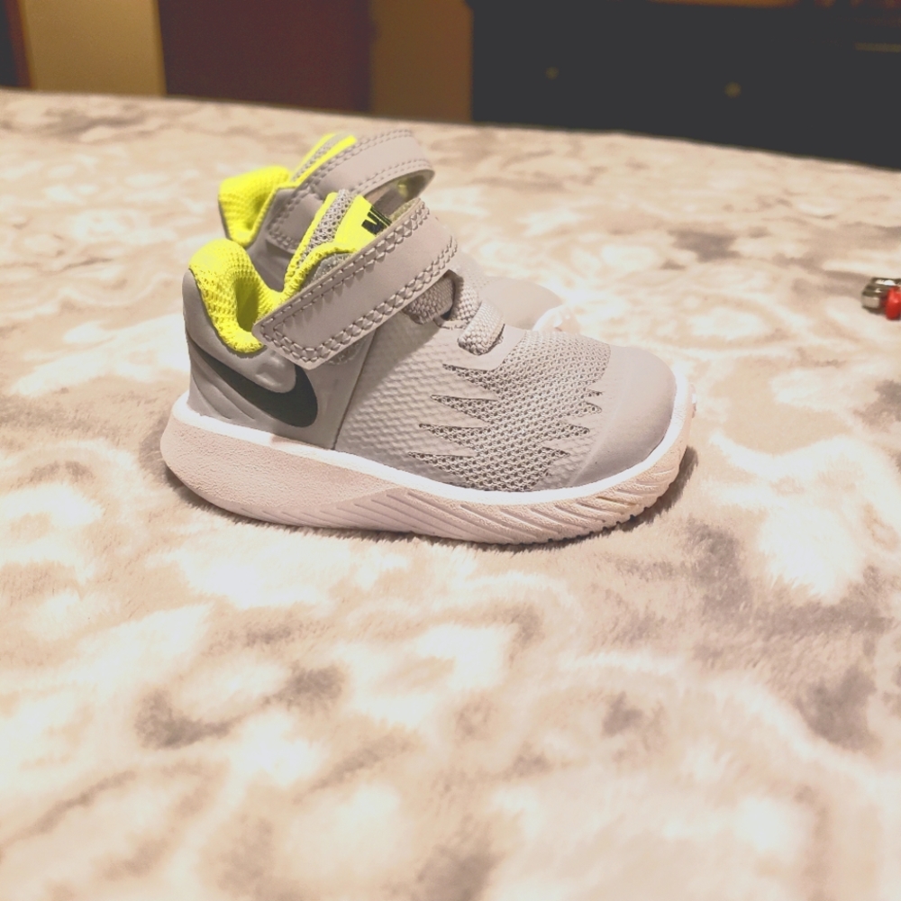 Nike baby athletic style shoes, velcro strap, green and grey, size 2c, mesh